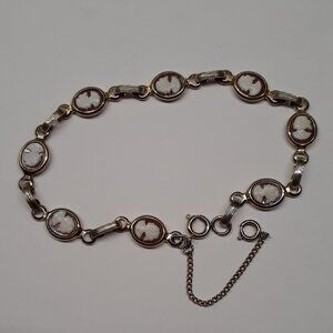 Cameo Bracelet Vintage Gold Tone Metal Circa 1960-70's Preowned 8 Cameos